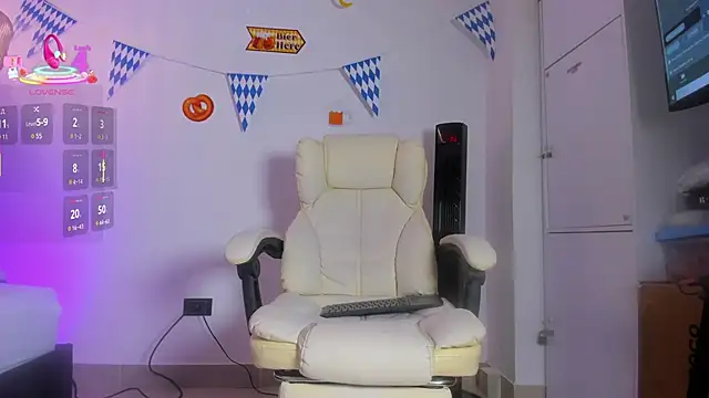 AllisonRoberts  online show from October 3, 7:33 pm