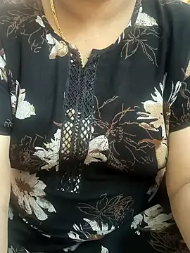 Snapshot of cuteyqueen chatting on December 19, 5:18 am cuteyqueen online show from December 19, 5:18 am