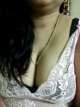 Snapshot of cuteyqueen chatting on January 3, 10:09 am cuteyqueen online show from January 3, 10:09 am