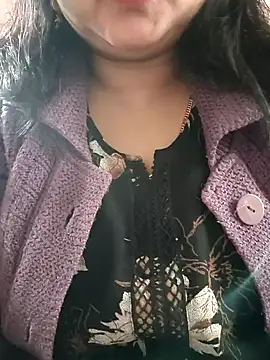 Snapshot of cuteyqueen chatting on January 10, 5:15 am cuteyqueen online show from January 10, 5:15 am