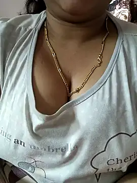 Snapshot of cuteyqueen chatting on January 16, 5:00 am cuteyqueen online show from January 16, 5:00 am