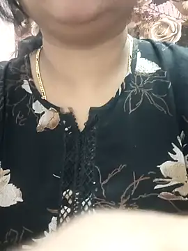 Snapshot of cuteyqueen chatting on January 28, 3:25 pm cuteyqueen online show from January 28, 3:25 pm