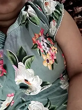 Snapshot of cuteyqueen chatting on March 23, 1:53 am cuteyqueen online show from March 23, 1:53 am