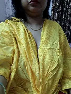 Snapshot of cuteyqueen chatting on October 6, 10:23 am cuteyqueen online show from October 6, 10:23 am