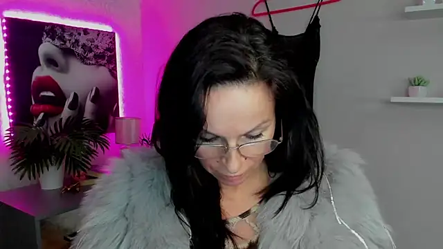 HelenLuxx online show from February 15, 11:06 am