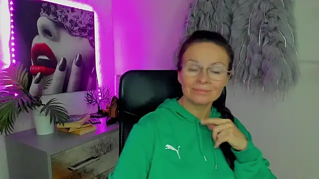 HelenLuxx online show from October 9, 5:38 am