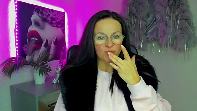 HelenLuxx online show from November 24, 3:01 pm