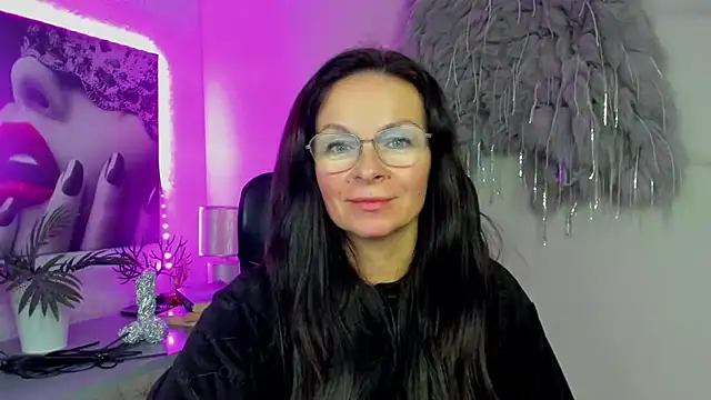 HelenLuxx online show from December 19, 4:14 pm