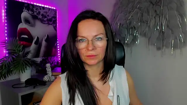 HelenLuxx online show from March 13, 4:02 pm