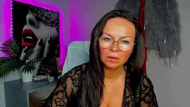 Snapshot of HelenLuxx chatting on May 31, 6:31 am HelenLuxx online show from May 31, 6:31 am