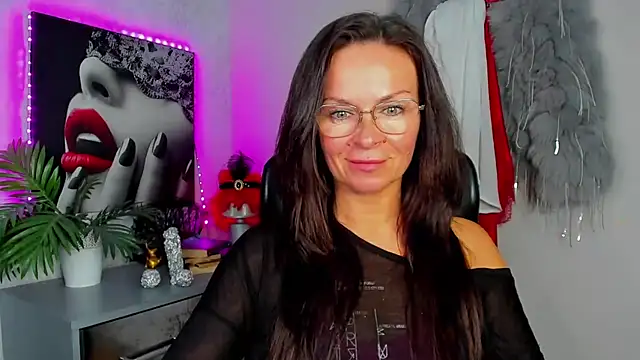 Snapshot of HelenLuxx chatting on June 15, 3:14 pm HelenLuxx online show from June 15, 3:14 pm