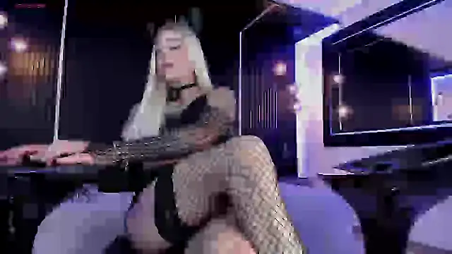 Snapshot of _Holly_Cat chatting on January 22, 12:06 am Holly Cat online show from January 22, 12:06 am