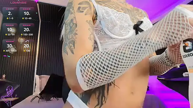 Snapshot of _Holly_Cat chatting on February 15, 8:54 pm Holly Cat online show from February 15, 8:54 pm