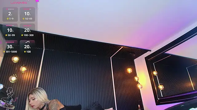 Snapshot of _Holly_Cat chatting on March 18, 11:53 pm Holly Cat online show from March 18, 11:53 pm