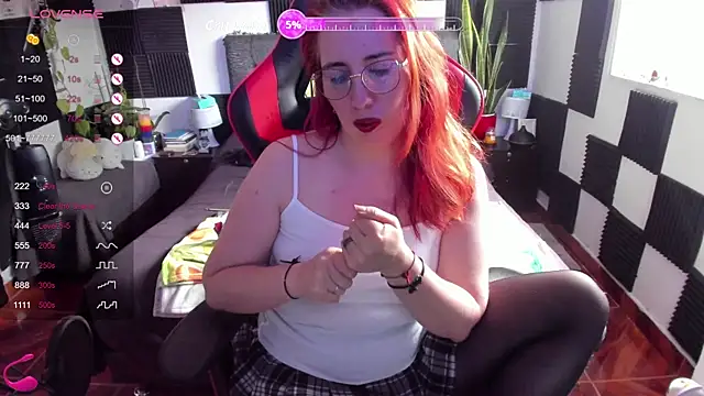 Snapshot of Ursula_fire chatting on June 6, 9:52 pm Ursula fire online show from June 6, 9:52 pm