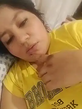 Snapshot of keterinjones--11 chatting on October 17, 8:06 am keterinjones--11 online show from October 17, 8:06 am