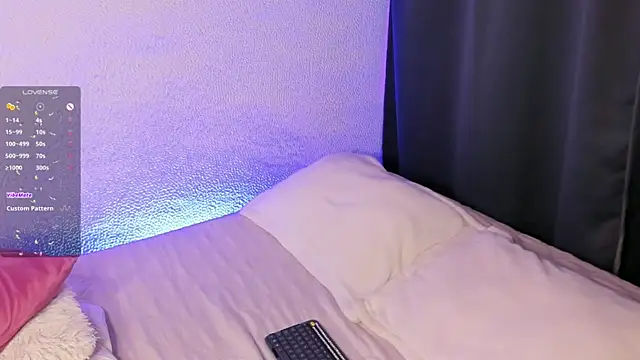 Snapshot of callme__val chatting on February 23, 2:29 am callme val online show from February 23, 2:29 am