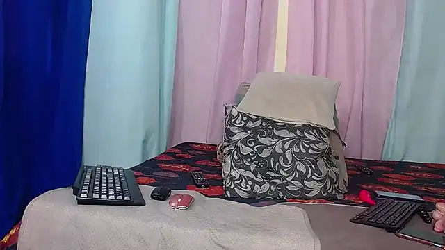 Snapshot of Karina_Molina chatting on July 11, 6:43 pm Karina Molina online show from July 11, 6:43 pm