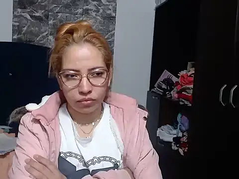 THEBOSSLARA online show from November 15, 3:30 pm