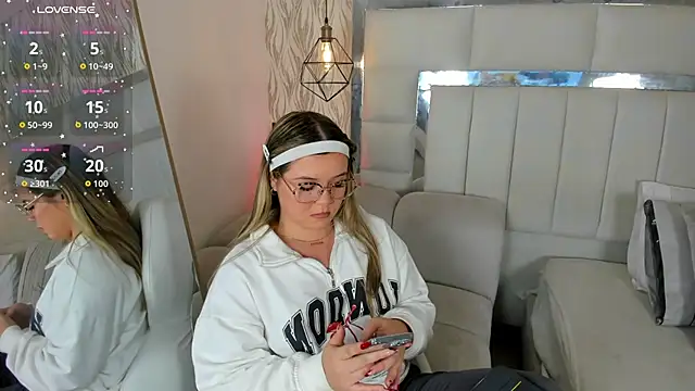 1m dalhia online show from December 15, 8:35 pm