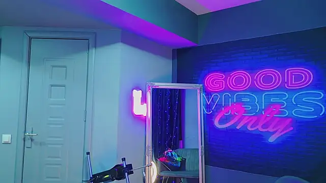 AriaVoss online show from January 13, 8:37 pm