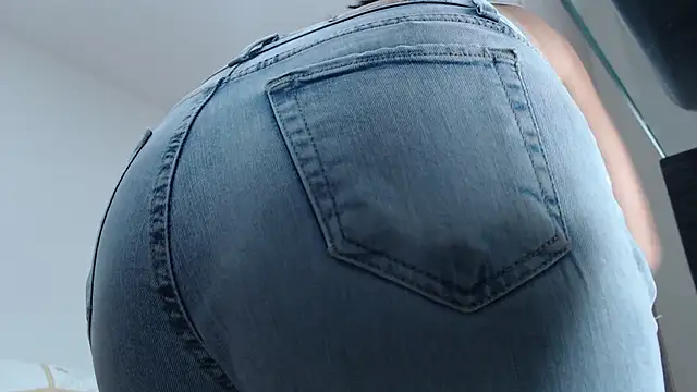 Snapshot of Amelia_Debora_Antonella chatting on November 11, 1:11 pm Amelia Debora Antonella online show from November 11, 1:11 pm