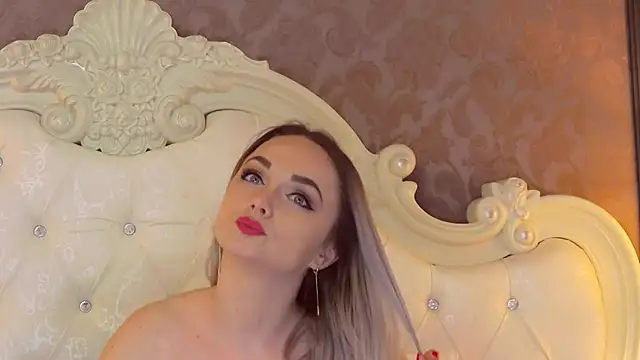 EllianaReese online show from March 19, 6:03 am