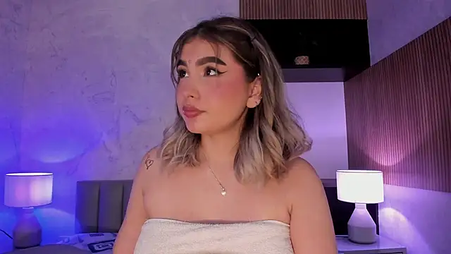 Snapshot of SamantaBone chatting on December 28, 12:57 am SamantaBone online show from December 28, 12:57 am