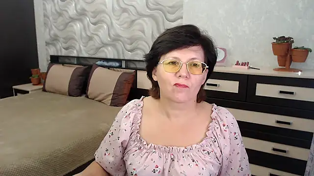 Snapshot of VitaCharm chatting on December 2, 1:36 am VitaCharm online show from December 2, 1:36 am