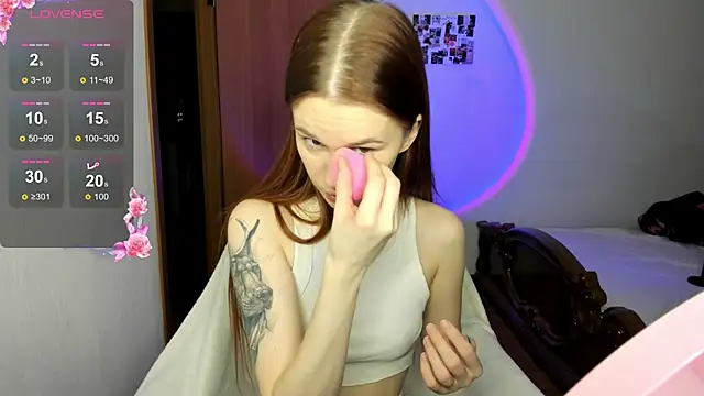 Snapshot of EmilySoul chatting on December 4, 7:33 pm EmilySoul online show from December 4, 7:33 pm