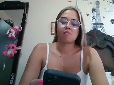 trianabell online show from January 14, 9:20 pm