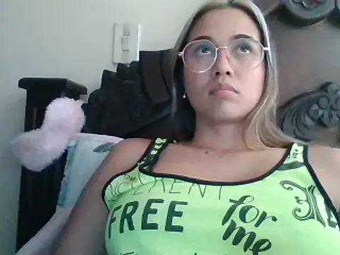 trianabell online show from January 15, 7:44 pm