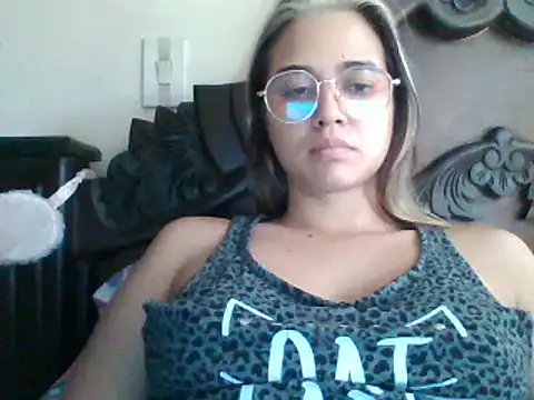 trianabell online show from January 29, 6:07 pm