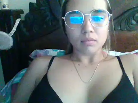 trianabell online show from February 3, 7:52 pm