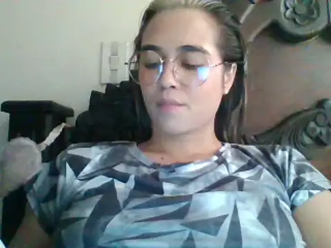 trianabell online show from February 7, 6:02 pm