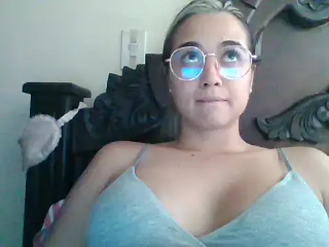 trianabell online show from February 10, 5:19 pm