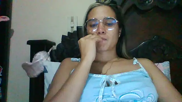 trianabell online show from February 19, 2:23 am