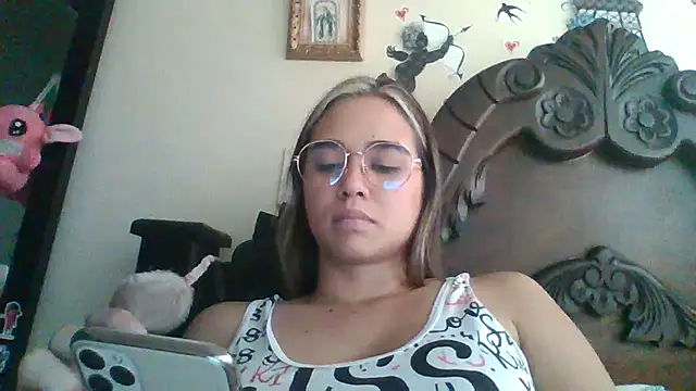 trianabell online show from February 21, 6:48 pm