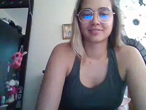 trianabell online show from February 25, 7:25 pm