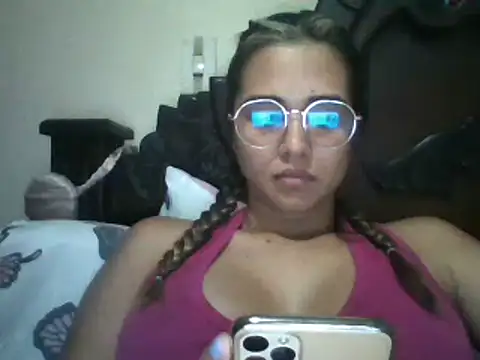 trianabell online show from March 4, 3:00 am