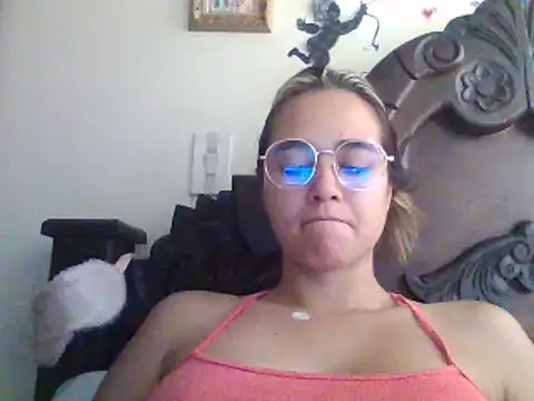 trianabell online show from March 17, 4:33 pm