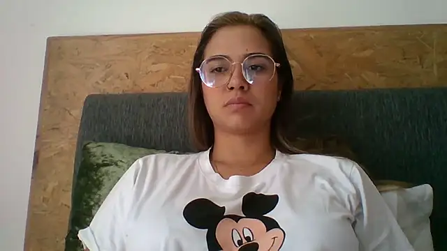 trianabell online show from December 1, 3:17 pm