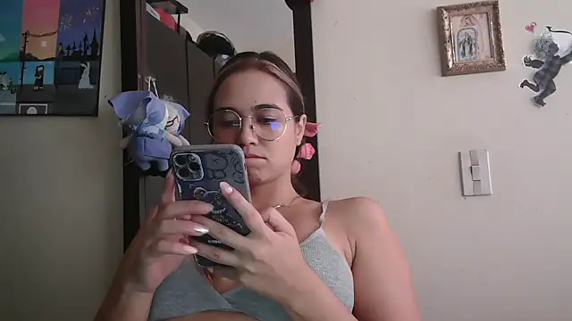 Snapshot of trianabell chatting on May 6, 4:12 pm trianabell online show from May 6, 4:12 pm