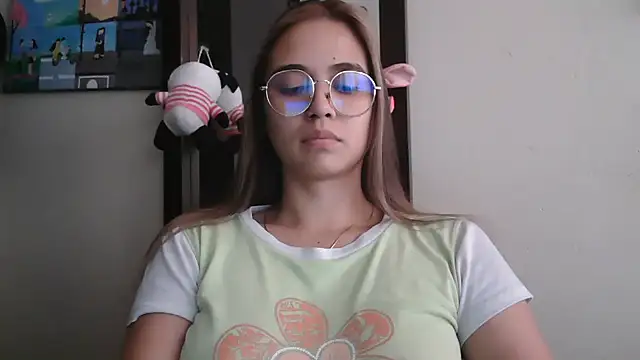 trianabell online show from June 25, 4:44 pm