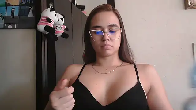 trianabell online show from July 3, 4:57 pm