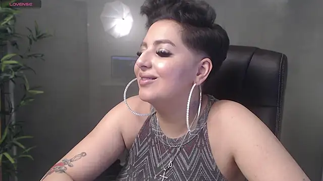 Snapshot of BustyAllyy chatting on December 22, 1:34 am BustyAllyy online show from December 22, 1:34 am