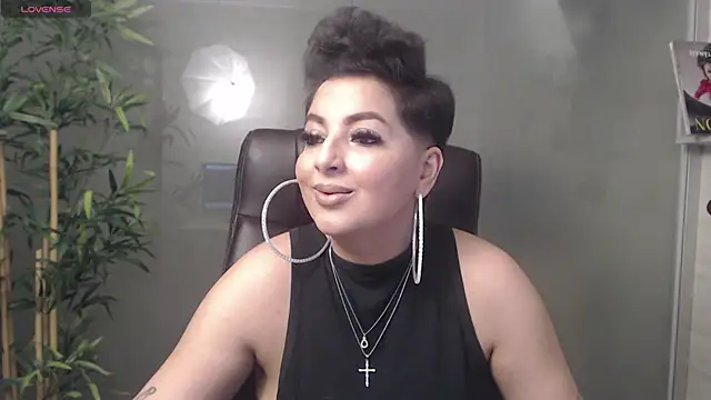 Snapshot of BustyAllyy chatting on December 22, 9:31 pm BustyAllyy online show from December 22, 9:31 pm