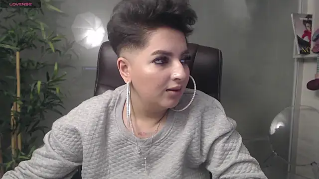 Snapshot of BustyAllyy chatting on December 26, 1:29 am BustyAllyy online show from December 26, 1:29 am