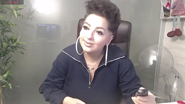 Snapshot of BustyAllyy chatting on December 28, 11:48 pm BustyAllyy online show from December 28, 11:48 pm