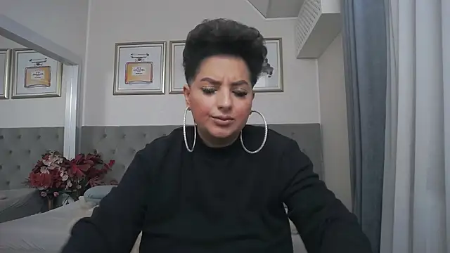 Snapshot of BustyAllyy chatting on January 9, 11:24 pm BustyAllyy online show from January 9, 11:24 pm